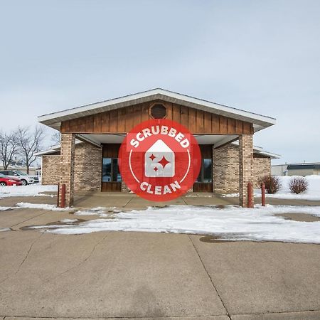 Oyo切萨宁52号公路及57号高速公路酒店 Chesaning 外观 照片
