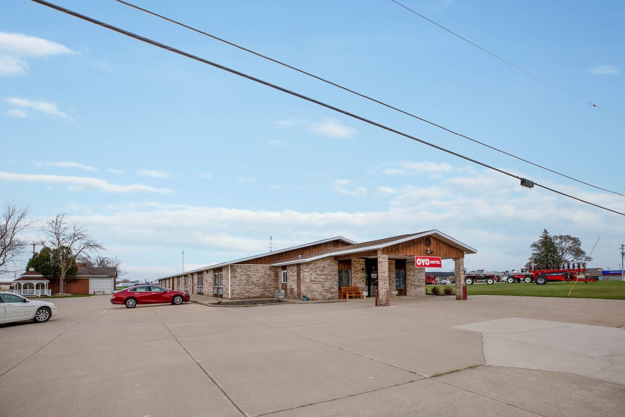 Oyo切萨宁52号公路及57号高速公路酒店 Chesaning 外观 照片