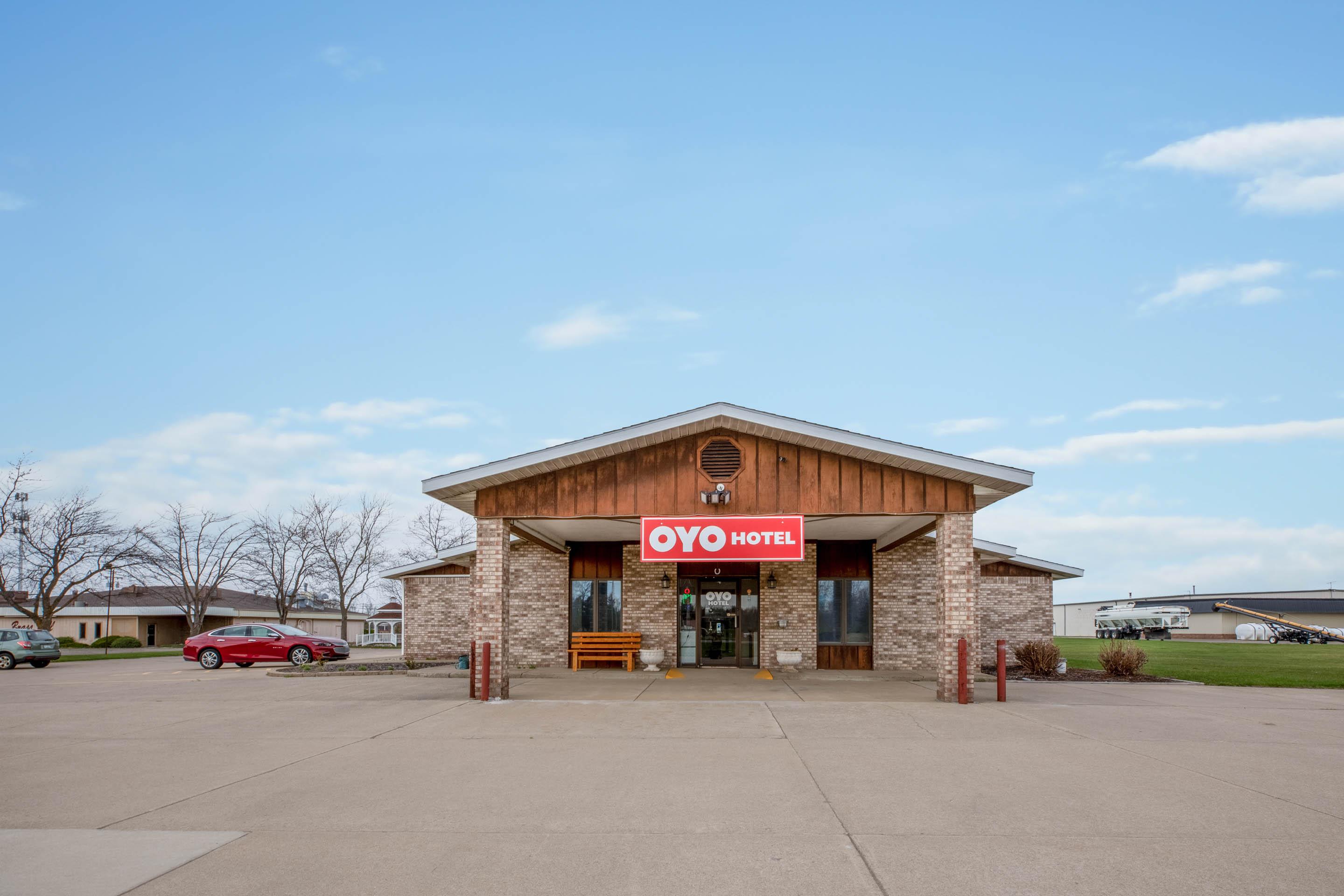 Oyo切萨宁52号公路及57号高速公路酒店 Chesaning 外观 照片