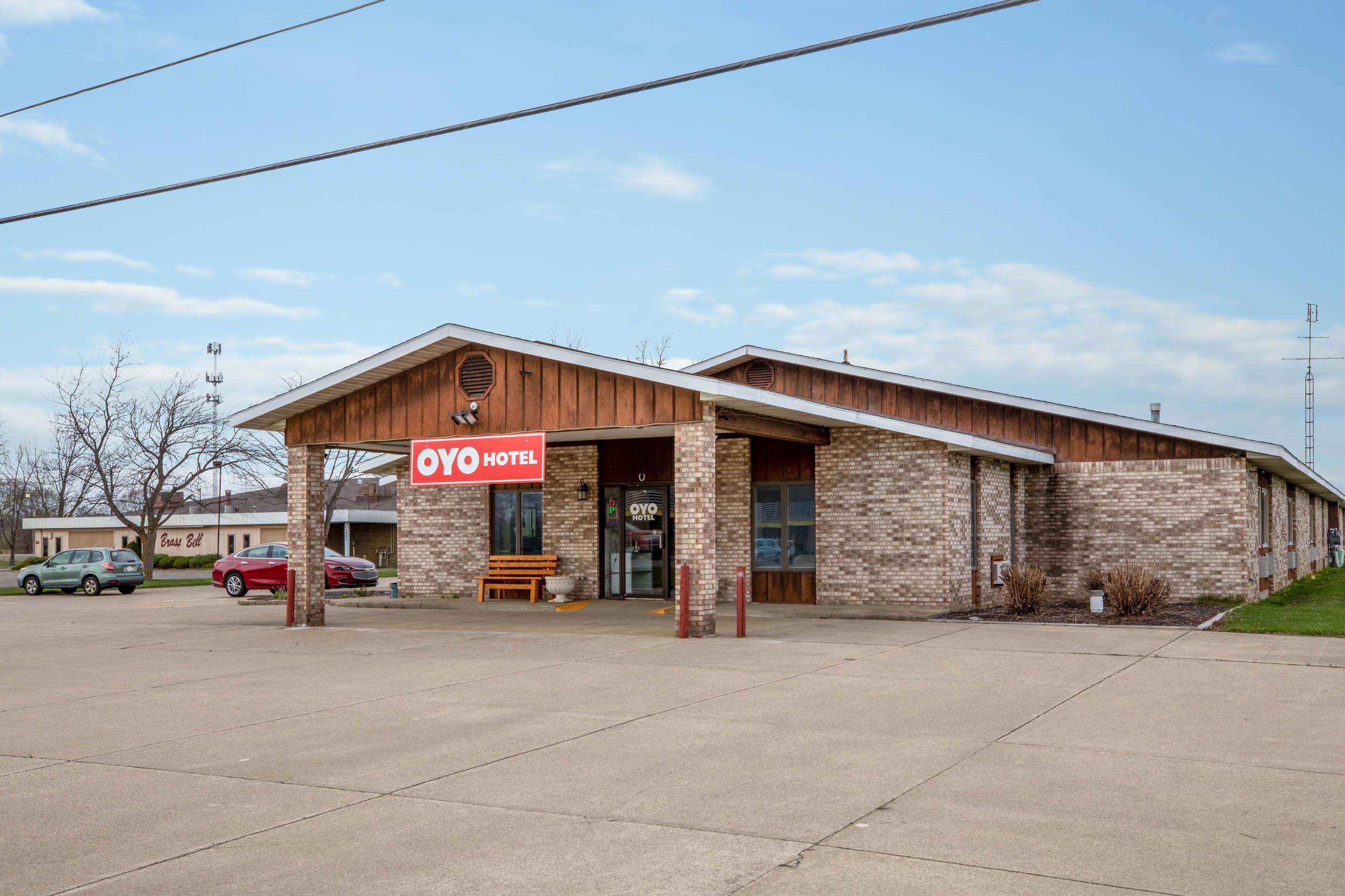 Oyo切萨宁52号公路及57号高速公路酒店 Chesaning 外观 照片